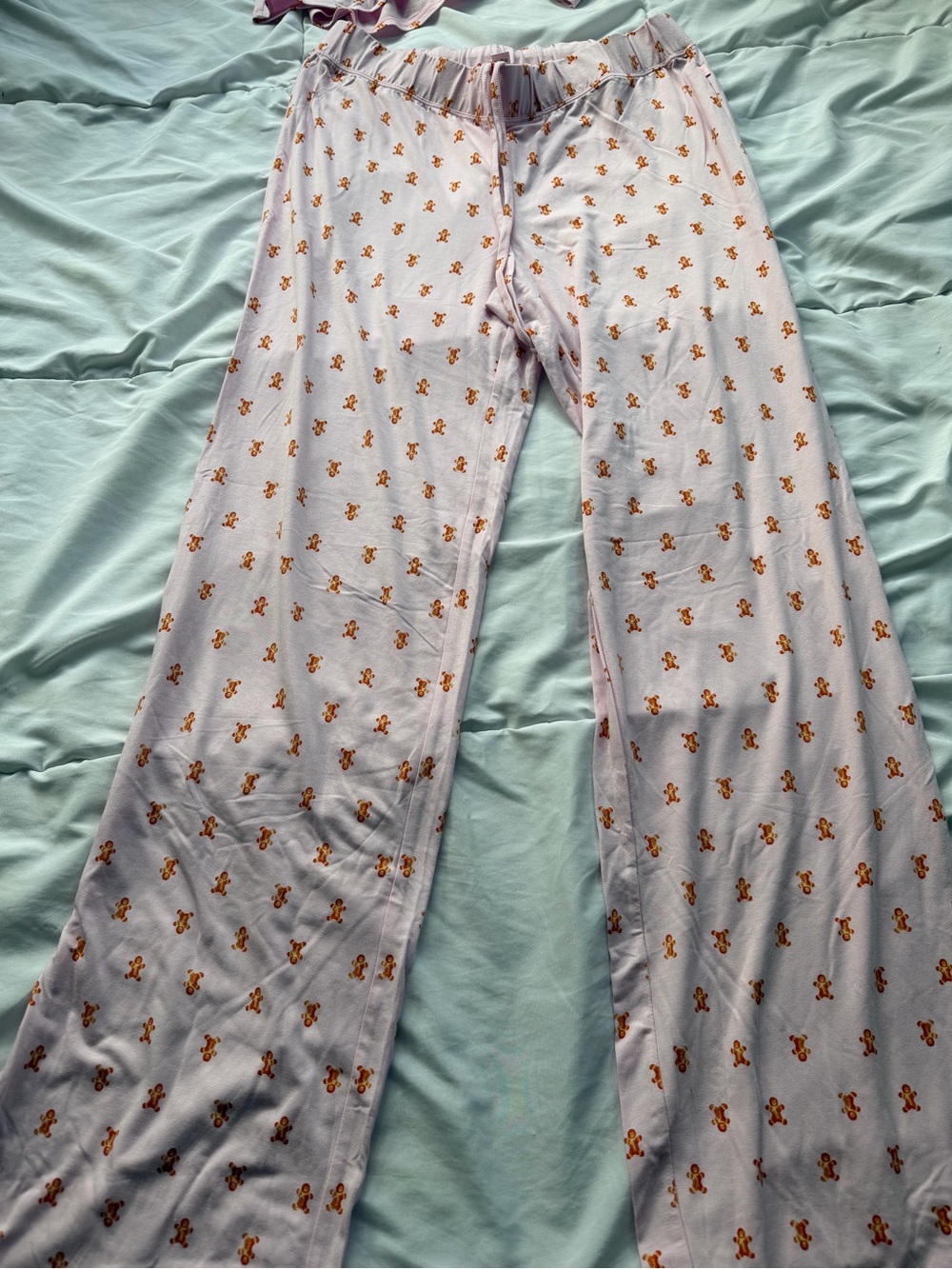 SKIMS Pink Gingerbread-Print Pajama Set - Picture 6 of 7